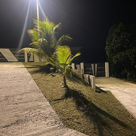 Le Domaine De Kazo Kilou Titine Apartment เลอโกซิเยร์ ภายนอก รูปภาพ