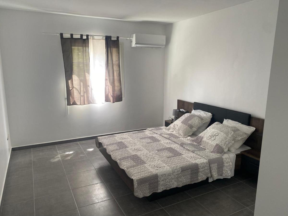 Le Domaine De Kazo Kilou Titine Apartment เลอโกซิเยร์ ภายนอก รูปภาพ