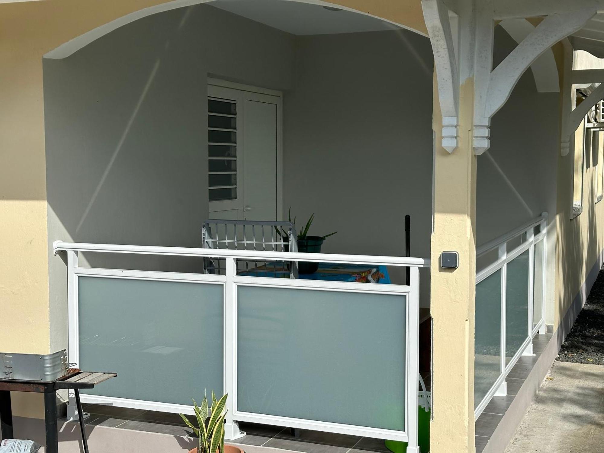 Le Domaine De Kazo Kilou Titine Apartment เลอโกซิเยร์ ภายนอก รูปภาพ
